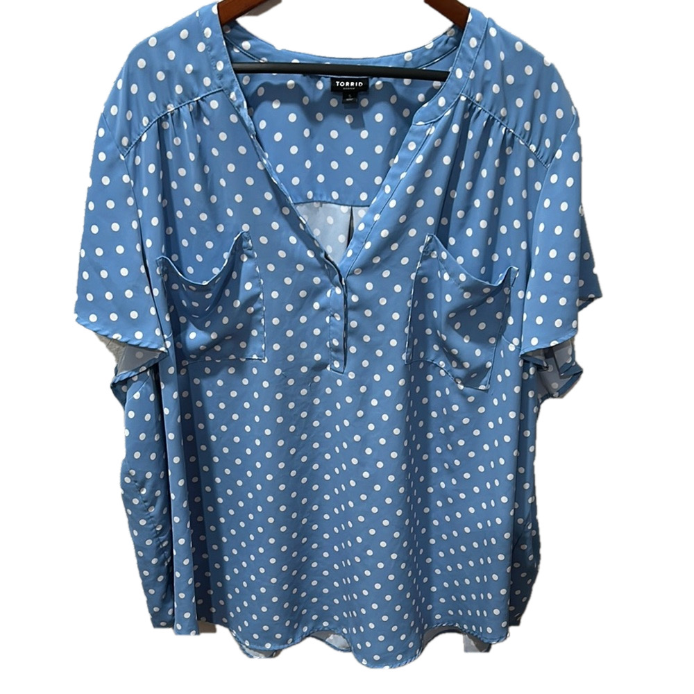Torrid Blue Polka Dot Top size 5 GUC..
